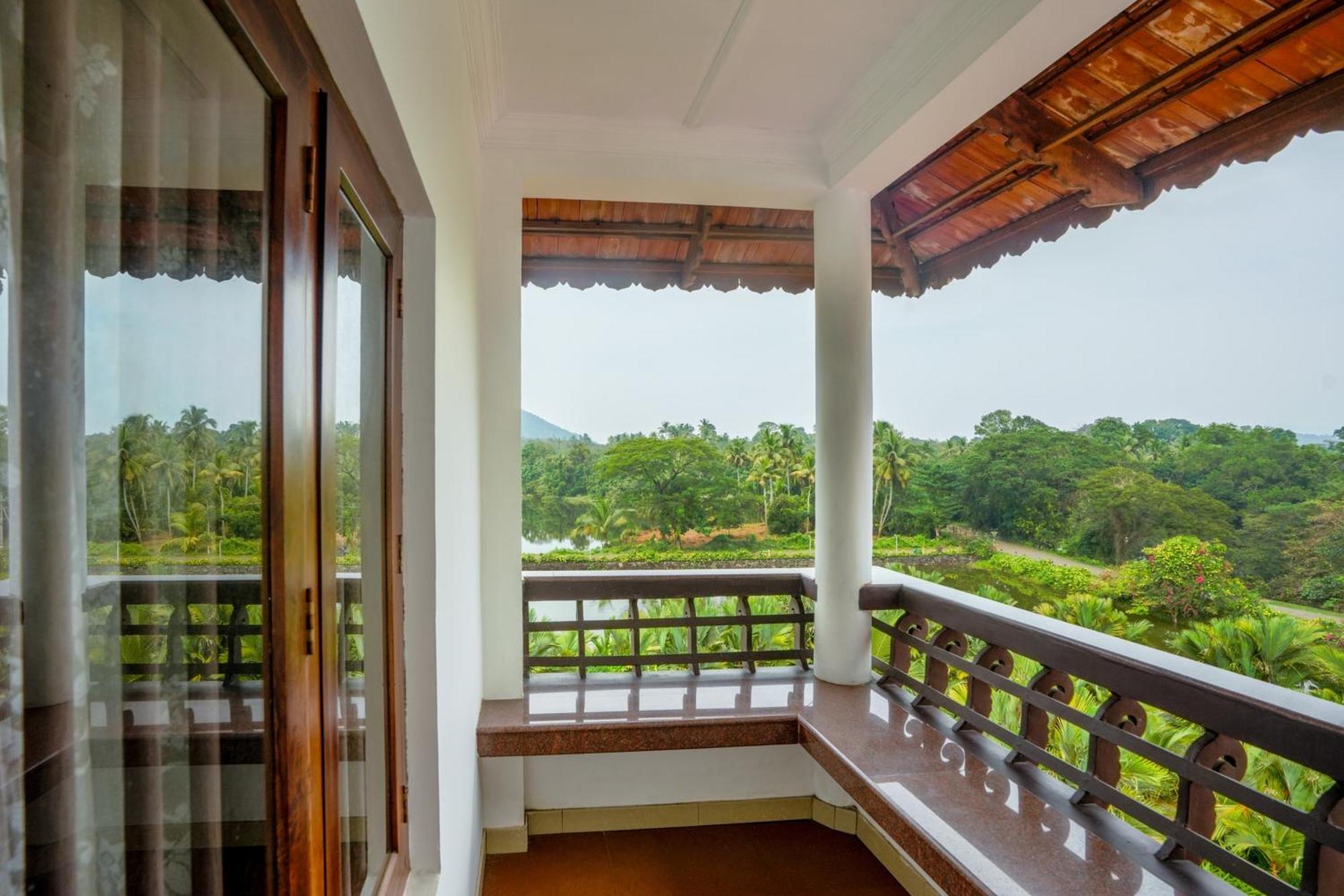 Palette Resorts- Tapovan Green County Thattakad Bagian luar foto