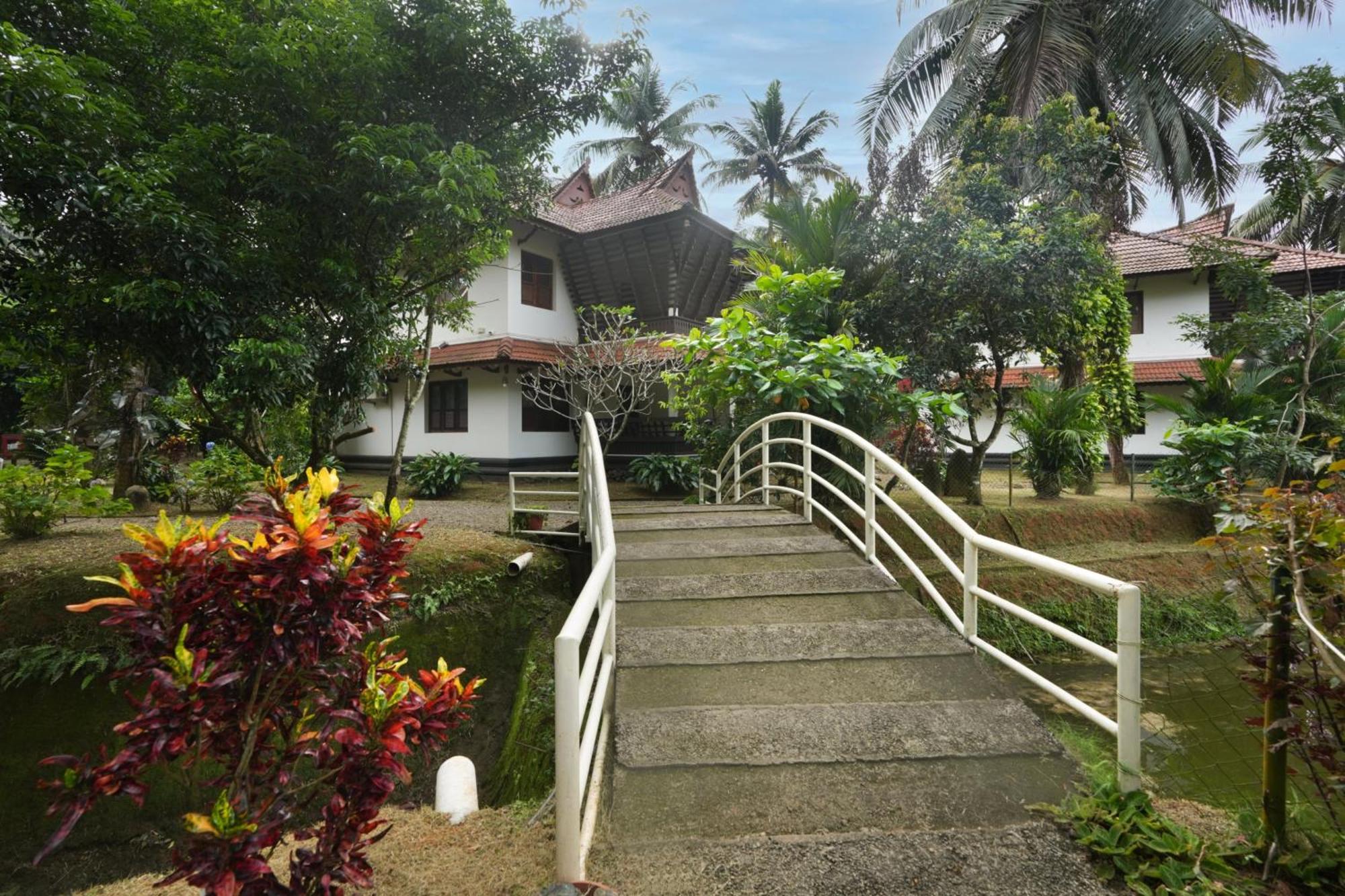Palette Resorts- Tapovan Green County Thattakad Bagian luar foto
